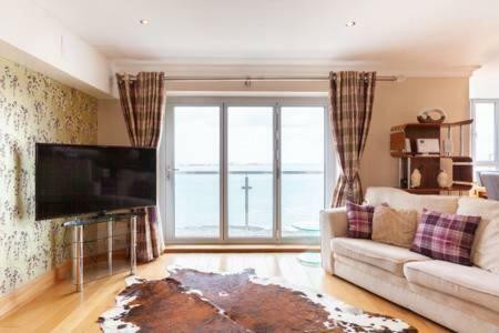 Blue Pool View Apartment พอร์ตรัช ภายนอก รูปภาพ